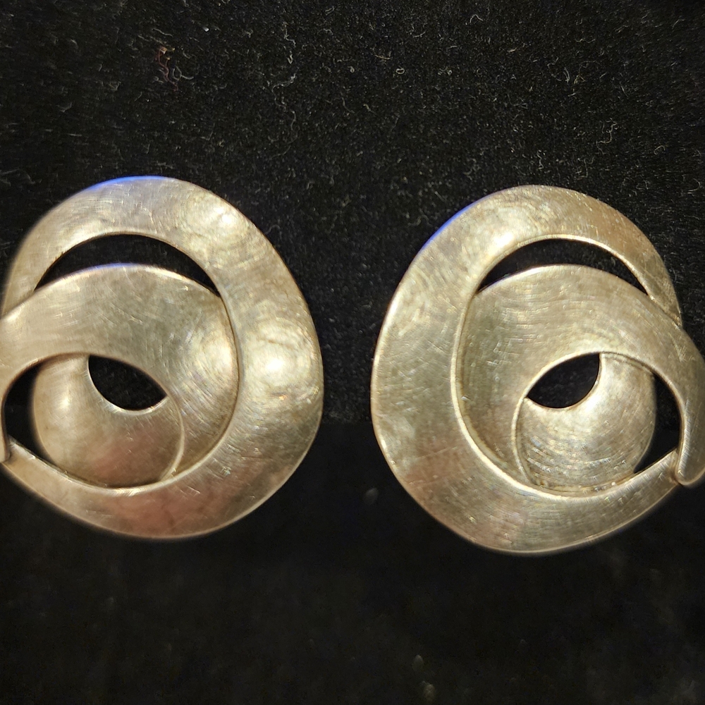 Elegant Silver Swirl Earrings
